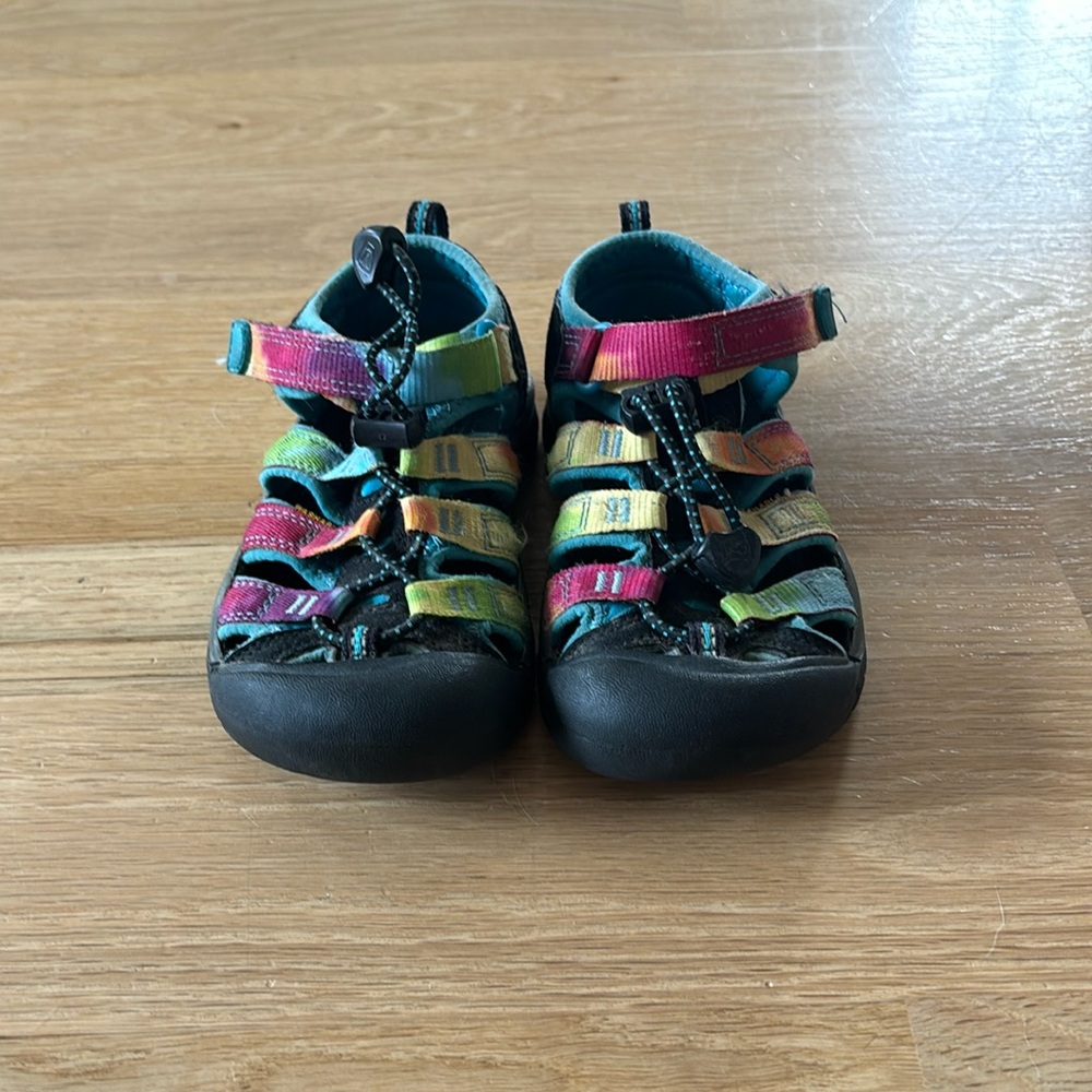 Keen Little Kid Close-toed Sandals